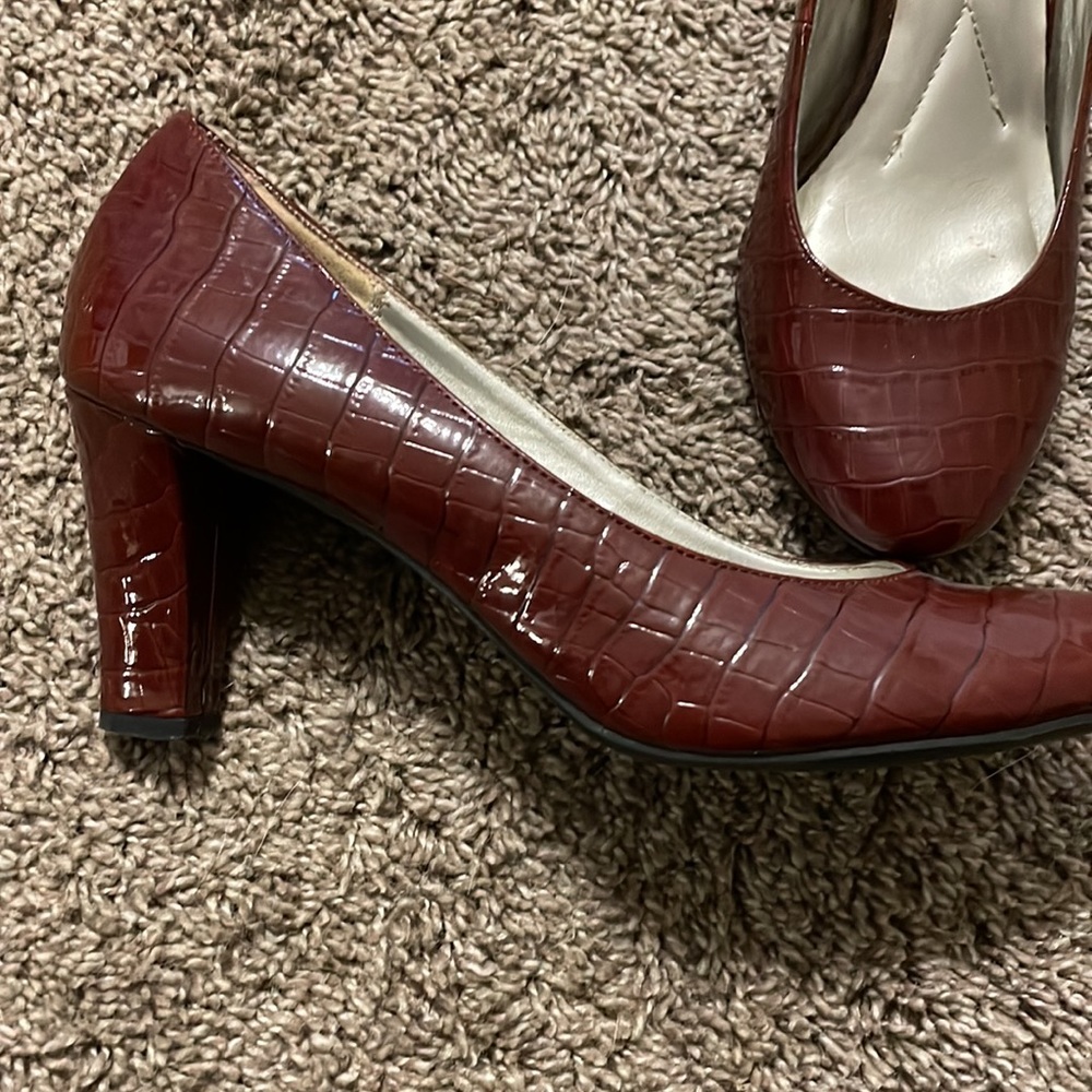 Red heels - Picture 2 of 5
